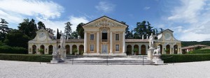 550px-Villa_Barbaro_panoramica_fronte_Marcok